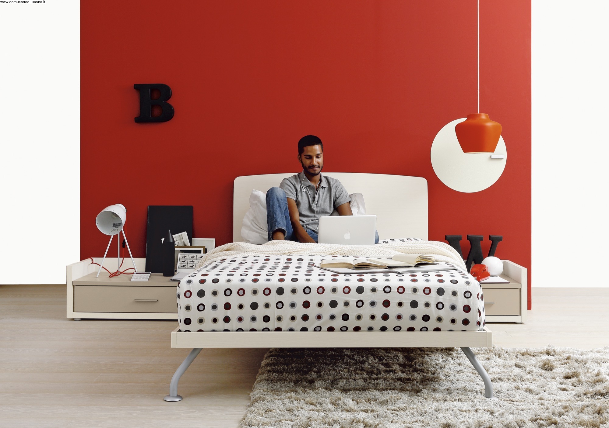 letto con comodini incorporati 